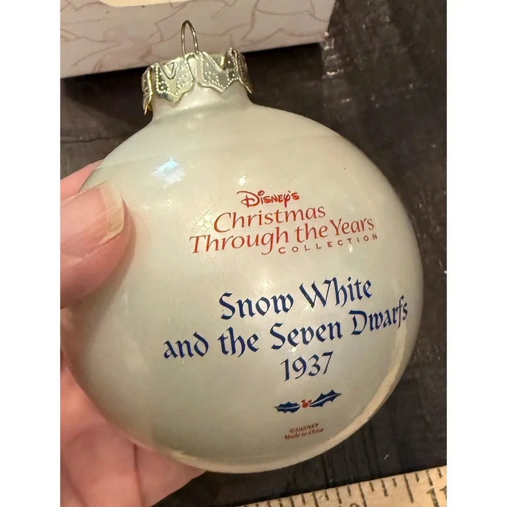 Disney Ornament Snow White Seven Dwarfs 2005 Glass Christmas Through The Years